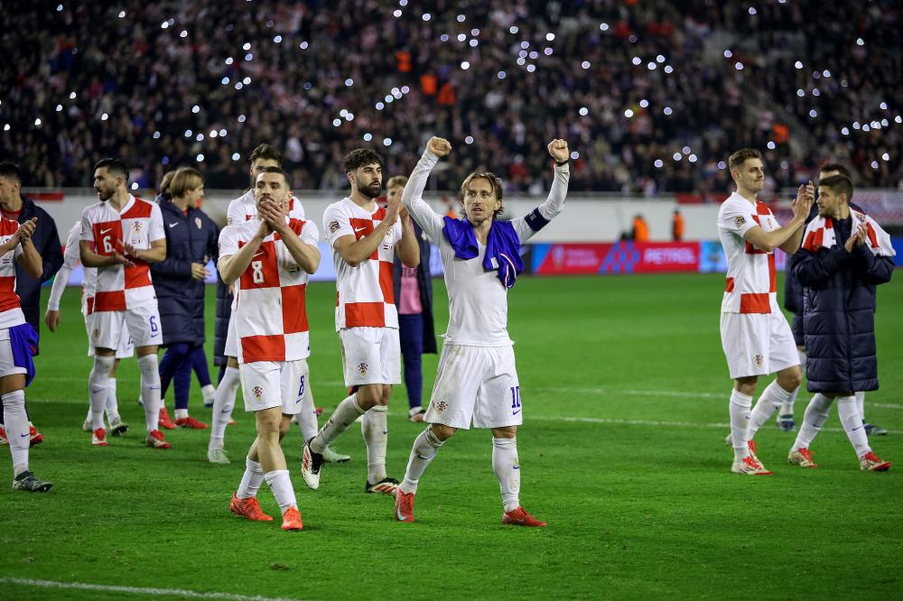 米体：邓弗里斯预计12月中旬回归；姆希塔良、达米安接近复出